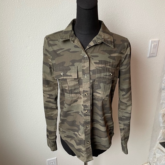 Forever 21 Camo Button-Down Shirt - Picture 1 of 5